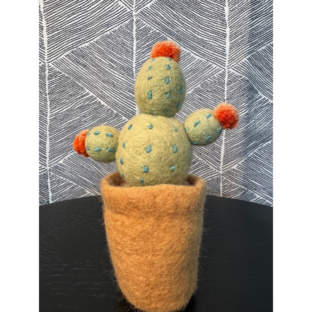 Felt Cactus in‎ Pot Decorative Figurine Whimsical Home Decor Desert Plant